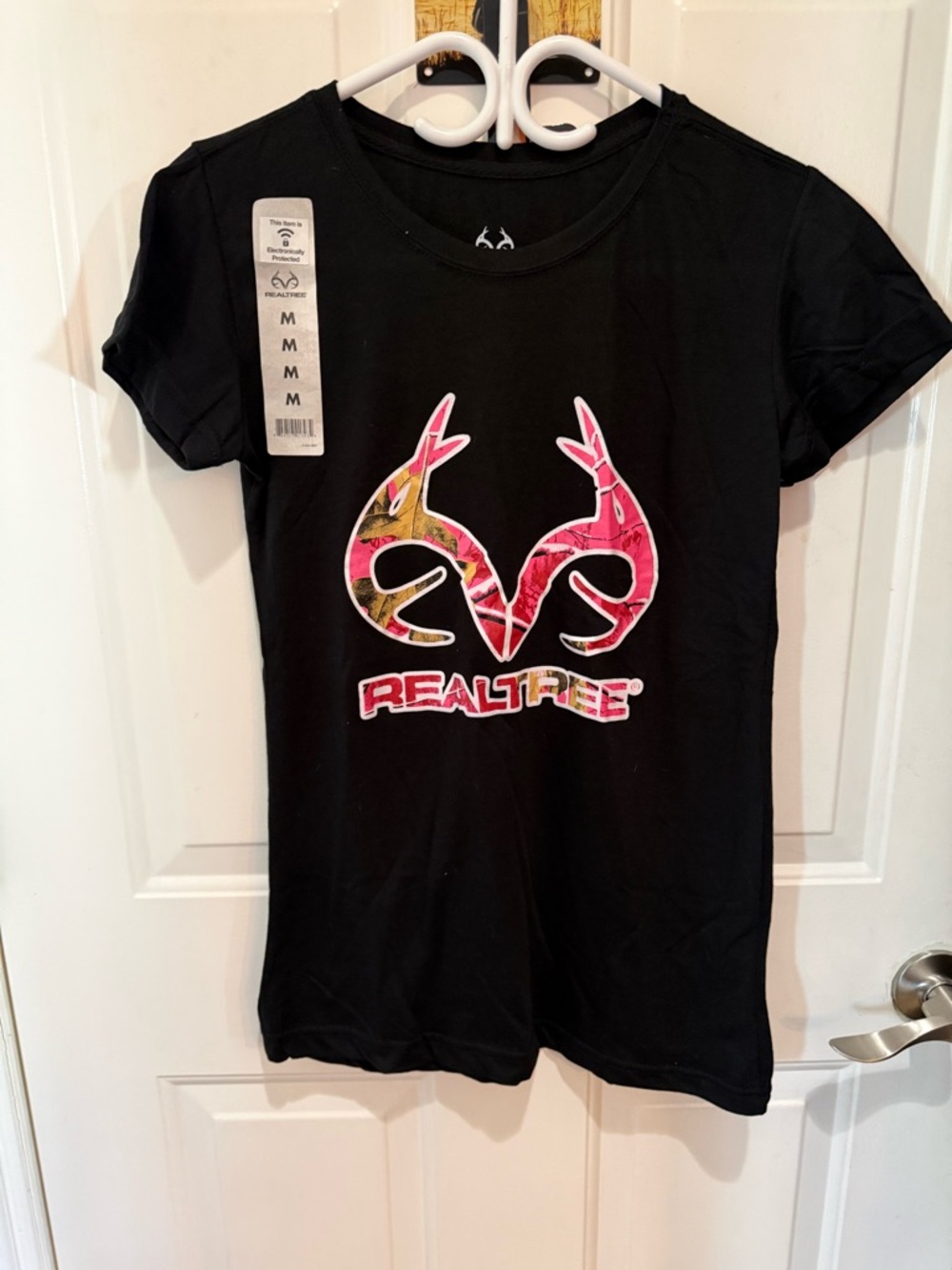 New with tags RealTree Black Tee with pink & Camo Realtree Logo Print